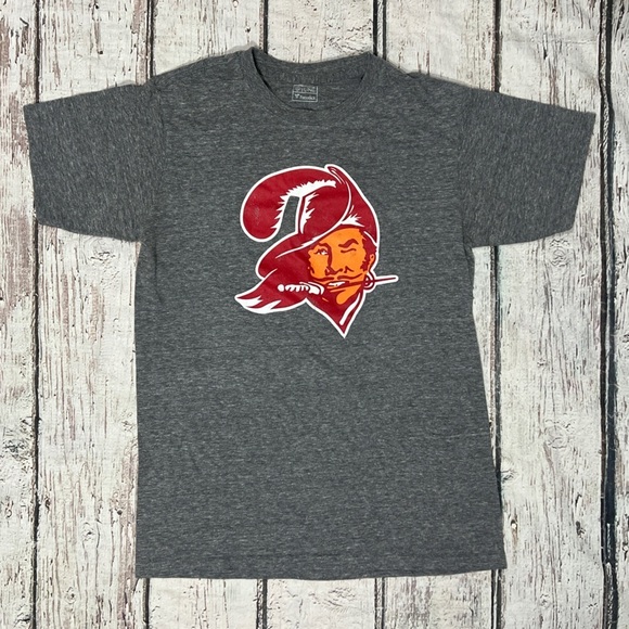 Tampa Bay Buccaneers Retro NFL Football Sports Crewneck Tshirt - Picture 1 of 6